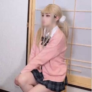 金发JK辣妹大神鸡教练脚粘液足艺视频290M