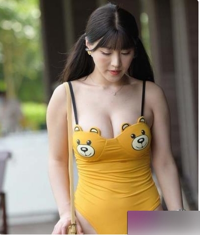 朱可儿小熊泳装