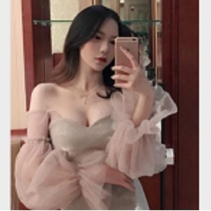 粉嫩魔法秋秋：作者自拍视频，时长20分钟，火辣身材，颜值在贤娆网友热议，小姐姐必看