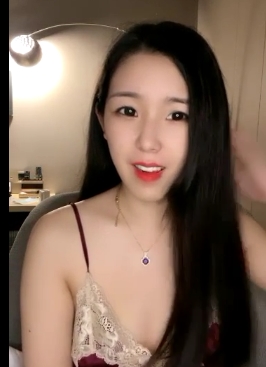 限时特惠高颜值女主播水蜜桃媛媛作品两部，开朗性格害羞火辣身材丰满漂亮，粉丝互动视频2.52G