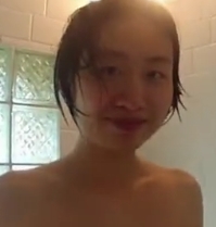 2V106M长腿留学生与外国男友在浴室的私密视频百度云