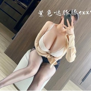 童小芯（紫色哒豚豚）：清纯写真+朋友圈视频图套装童小芯（紫色哒豚豚）9套写真+朋友圈视频图：清纯花旦身材豪R翘臀颜值写真视频套装童小芯（紫色哒豚豚）9套写真+朋