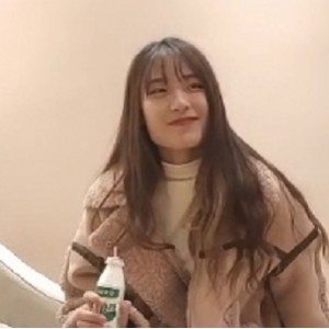 超清设备拍摄的苗条00后嫩妹在沙发上艾薇视角清晰