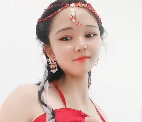 哺乳少妇1V1.4G挤馒头早餐，小嘴妻子爽快来袭！