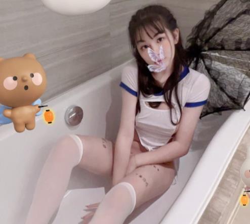 贝贝：一位漂亮的大学新生，让所有网友为之疯狂