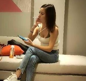 神小利都展现出了非凡的游戏技巧和无限魅力。视频的数量虽然不多，但每一个都是精心挑选的精华内容，让人看了欲罢不能。快来一睹战神小利的风采，感受他带来的游戏乐趣吧！