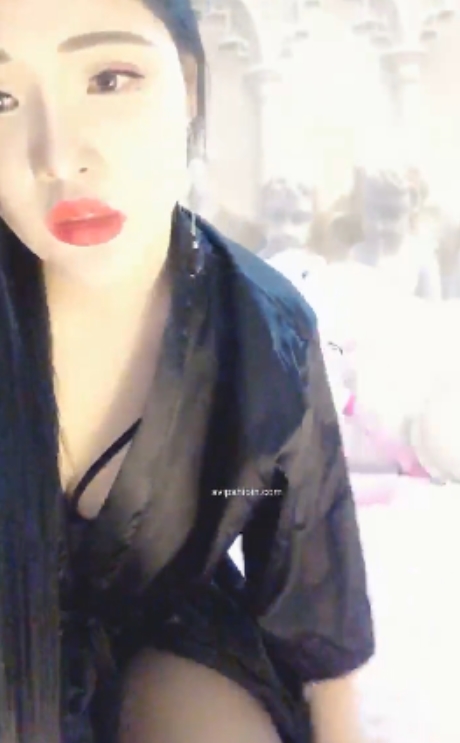 完美身材美女主播内衣秀，4V高清1.26G视频，永链失效不补