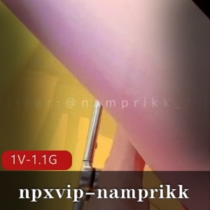 npxvip新人namprikk火红红裙1V-1.1G高清视频，时长25分，人间凶器S型身材，美颜纤细手脚，道具狂P水推荐下载观看