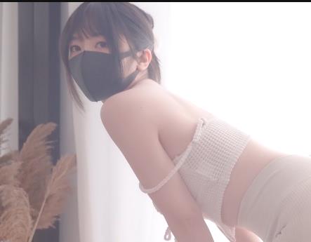 红玩偶姐姐假日瑜伽30分钟展示男模道具大佬