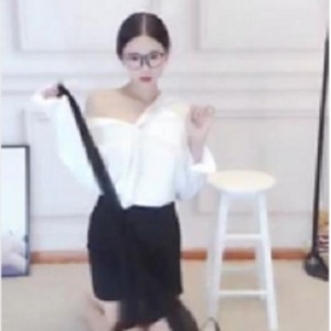 CC小恩雅L点跳舞加放飞自我6V-323M