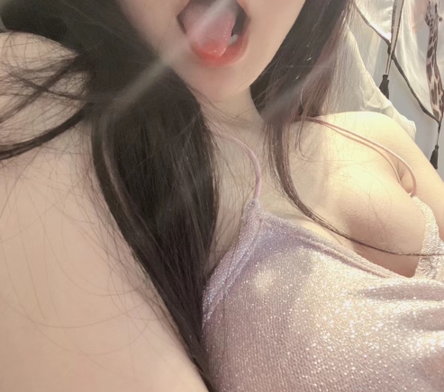 Momo网红妹子的完美身材和气质:视频大小欣赏