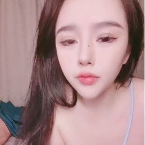 火辣黑丝袜：妻子少妇约会，大学生小鲜肉后推车内释