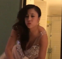 西域伊犁少数民族美少妇完美露脸大身材胸前软肉精美照片