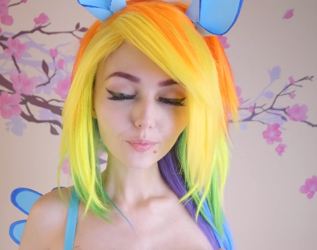 MH彩虹小马热舞视频：马叉虫劲、弯腰翘臀，一把体验热舞的火花