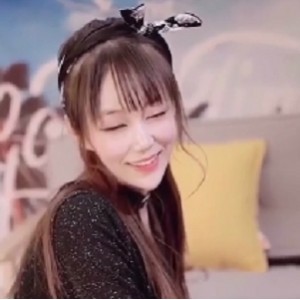 安冉视频合集：抖音网红的青春活力，感受清新气息