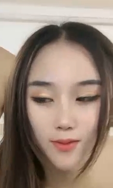 风格的丝袜搭配，展现了不同的美感。她的视频不仅仅是单纯的表演，更是一种艺术的表达。安然的作品让人感受到了时尚的魅力，让人对丝袜这一单品有了全新的认识。348v2