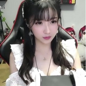 小女巫露斗鱼作品合集：37.4g视频尺度补收藏