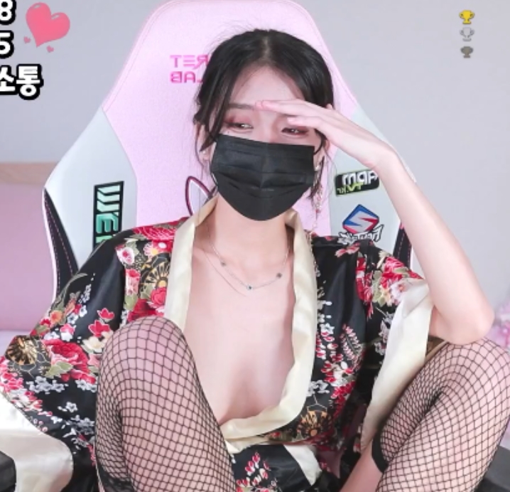 韩国主播dmsdms乳摇直播视频集锦，稀有资源不容错过！