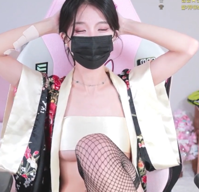 韩国主播dmsdms乳摇直播视频集锦，稀有资源不容错过！