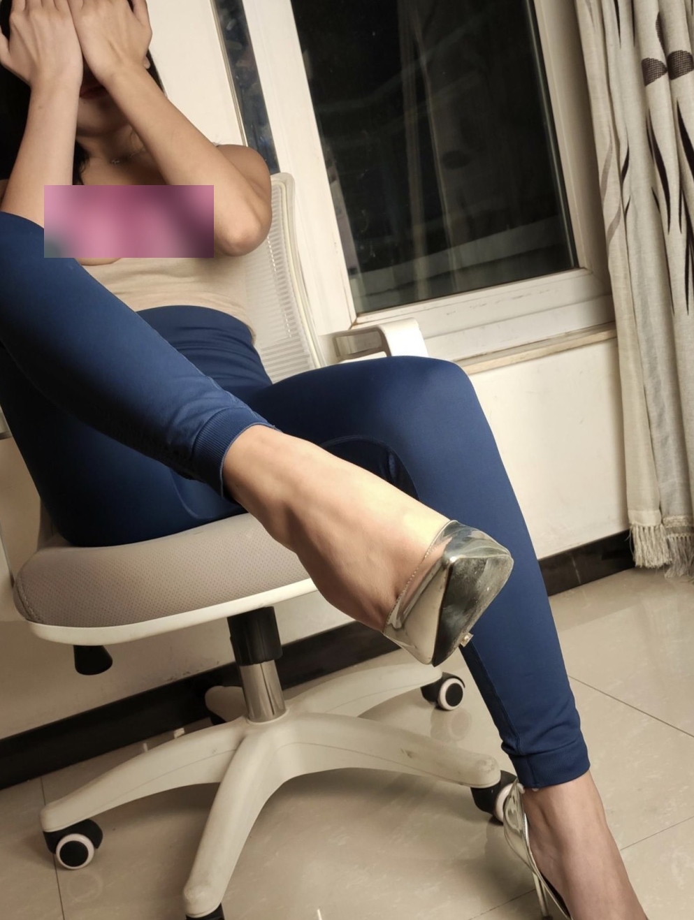 魅力外企职员苿苿姐：1v视频1.69G大小