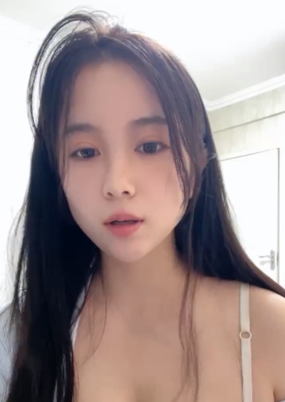 00后小姐姐漂亮馒头女神视频大合集，3个视频4.4G，闷骚感觉，百度盘下载