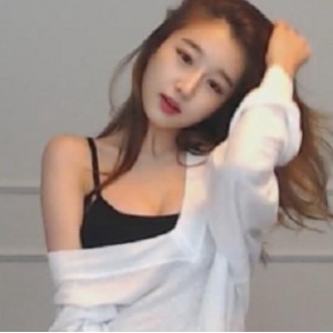 网红Janpet12兔子草粉丝福利20v+2.25g影片合集