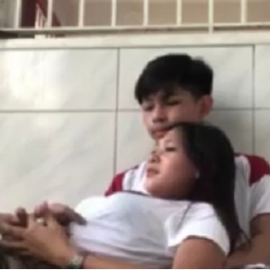 新婚夫妻玩游戏，让网友们大呼过瘾！31V四人游，260MB双重压缩，百度盘下载！