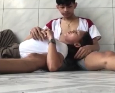 新婚夫妻玩游戏，让网友们大呼过瘾！31V四人游，260MB双重压缩，百度盘下载！