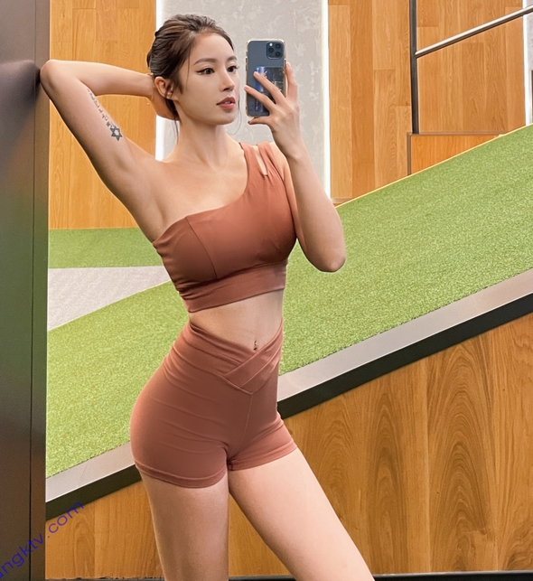 《百度云上的完美身材：田雨诗amber的有尺度合集》