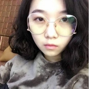 《老王村网红视频：社保美女颜值爆表，露脸身材完美，一见倾心！》