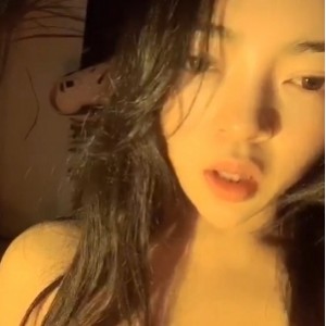 《网红{{网红名字}}的火辣健身视频合集：让你见识{{关键词20}}的魅力》