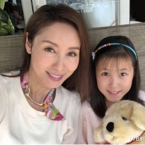 《TVB经典合集：百变星君、烈火如歌等，阿里云下载，多格式、多分辨率、跨平台播放，中文字幕及花絮》