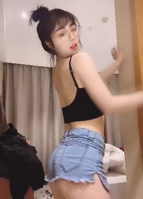 《快手桃萍雅玲：三位小姐姐的惊喜视频大小礼物》