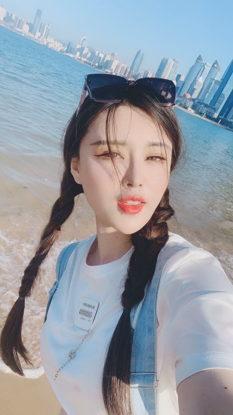 最新抖音美少女《一只萌宠》作品