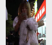 最新旗袍美女刚约会完，无内逛街近距离观看小嘴的变化