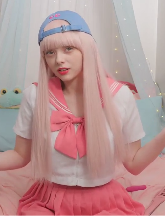 最新Onlyfans上童颜巨峰萌妹evieserena资源