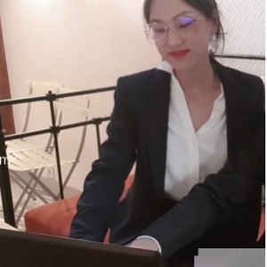 留学生刘玥办公室一部