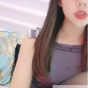 身材很哇塞的大长腿眼镜妹