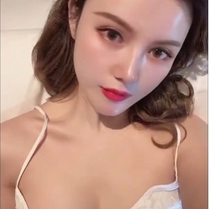 吊带学姐与男友一对一精品泄密真的吗？