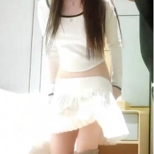 极品软妹在门口过道不可描述