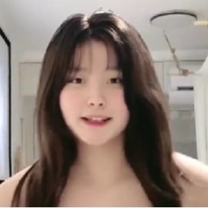 土豪定制户外停车场电梯露出《洛宝》