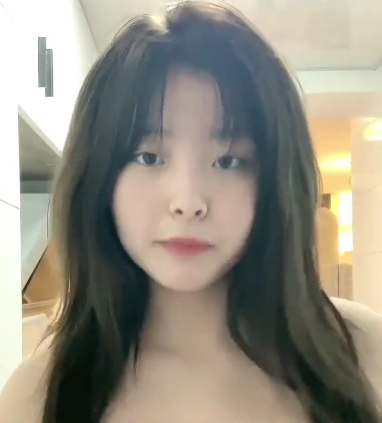 土豪定制户外停车场电梯露出《洛宝》