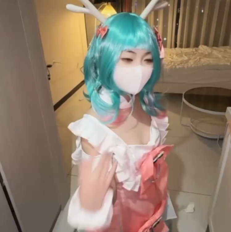 胖臀妹子91小奈最新合集46V14.8G，精彩cos秀