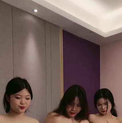 男力浴室多人秀最新合集1V1.4G，给力自拍气氛火热