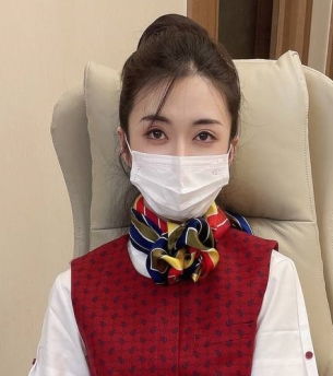 转载推特空姐黑丝美腿合集74V2.88G，宝马神服装展示