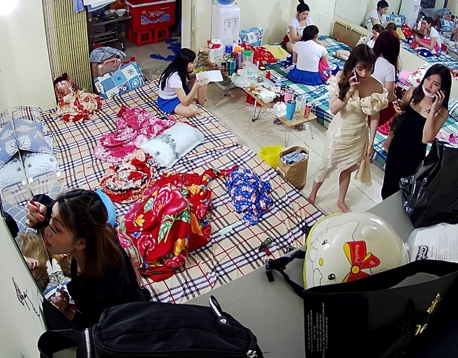 摄像头百度盘私密拍摄高端会所女生宿舍合集10V1.2G，无良老板监控