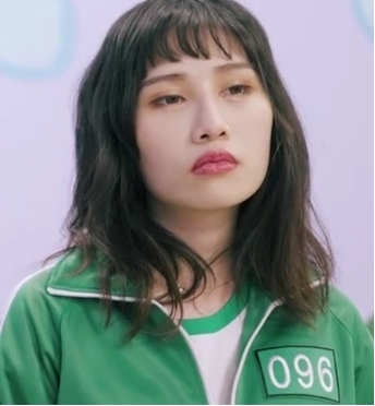 翻拍Netflix悬疑游戏《鱿鱼游戏》蚌壳游戏最新合集1V0.5G，令人紧张的对决