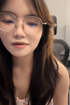 新晋反差嫩妹互动合集多人游V6.72G，闷骚眼镜小迷妹放飞自我