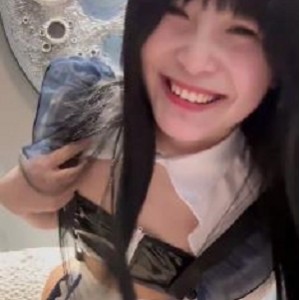 人气网红抖音主播洛宝最新合集51V3.2G，命苦自拍