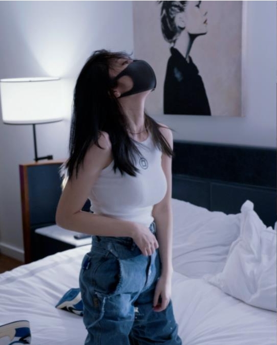 虎牙超人气顶流网红玩偶姐姐hongkongdoll最新私拍合集_1V212MB，有尺度内容